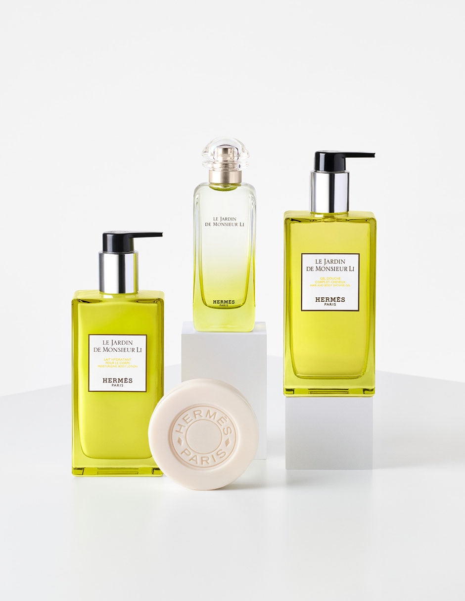 Leche corporal recomendada para hidratar día y noche Bath Line para todo tipo piel